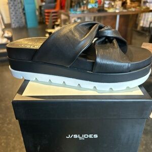 🎁🎄Final Price🎄🎁 J SLIDES Black and White Leather  Platform Sandals NIB
